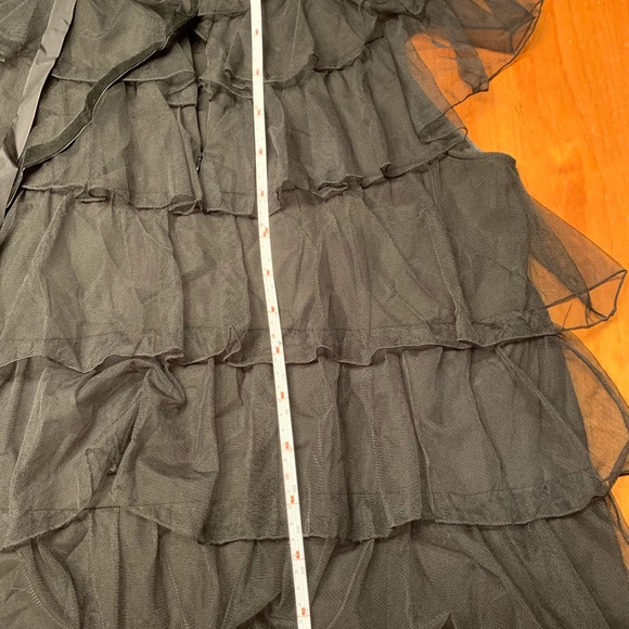 Cute ruffle top. - Picture 5 of 5